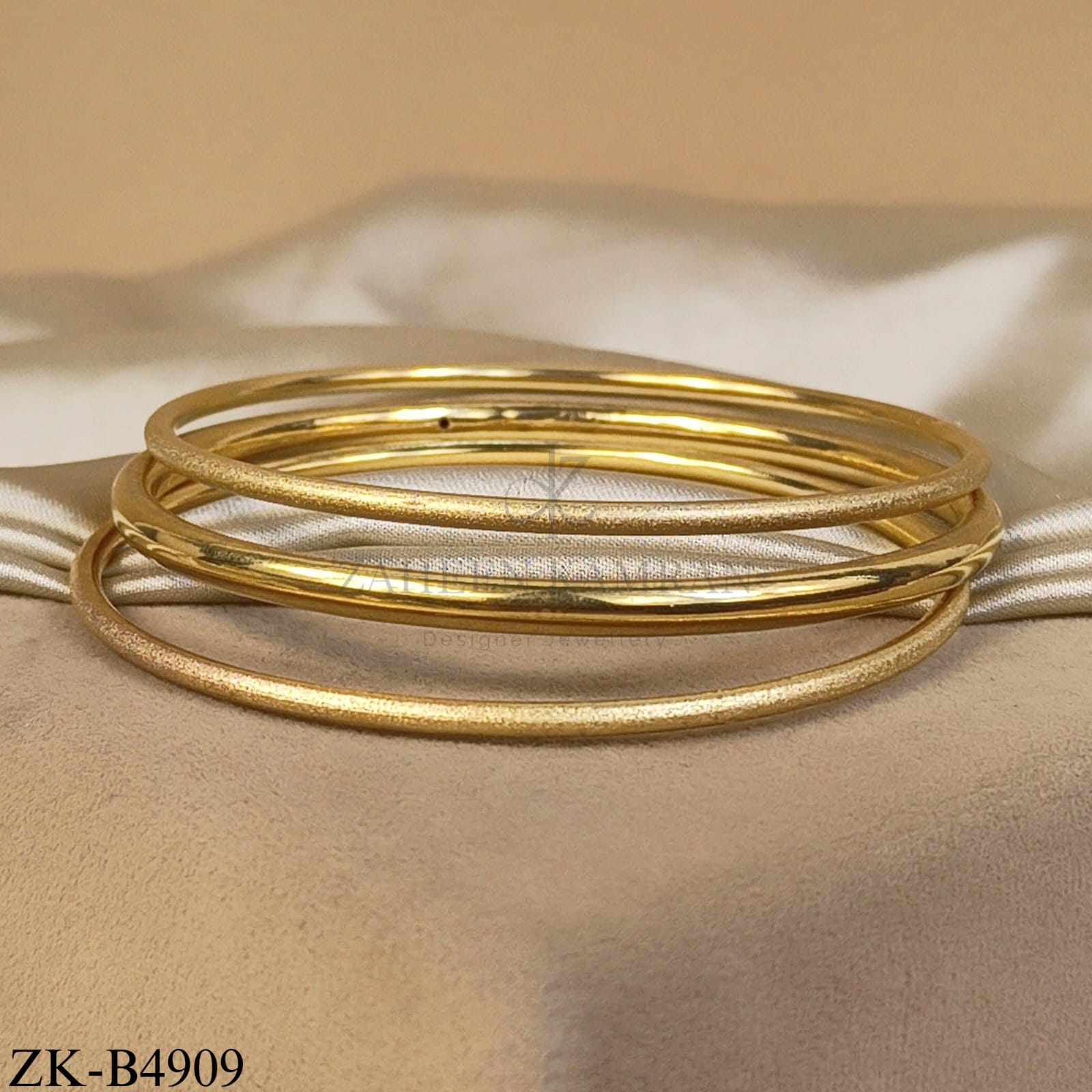GOLDEN TEXTURE SLIM BANGLES