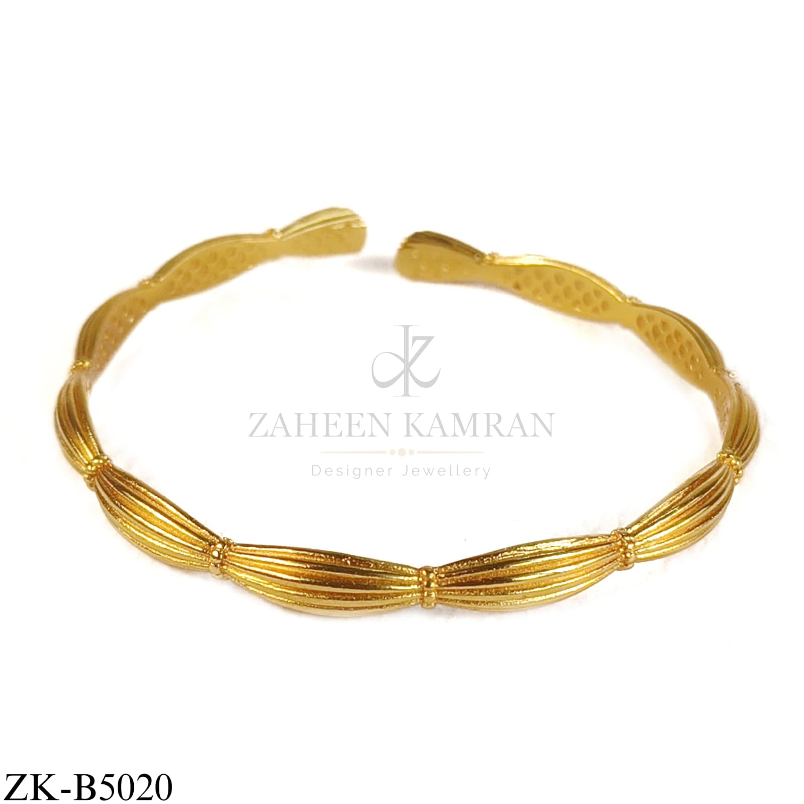 GOLDEN RIBBED BANGLE