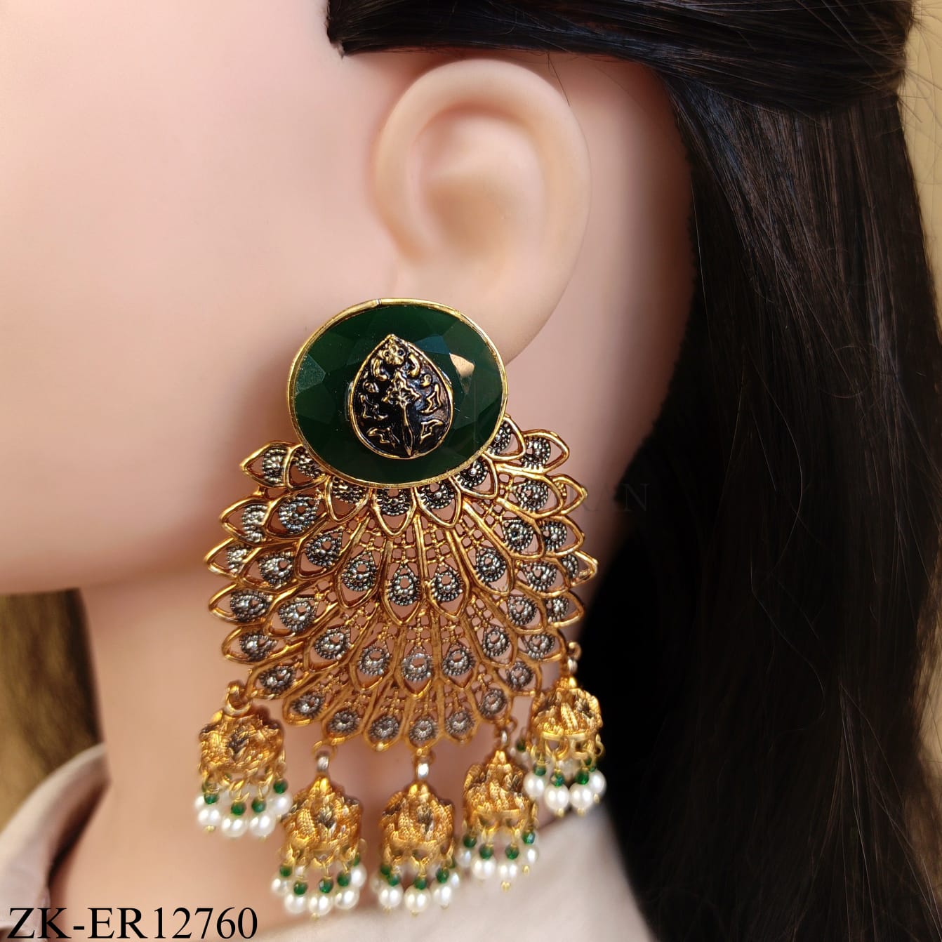 GOLD TONE EMERALD STUD FAN SHAPED EARRINGS