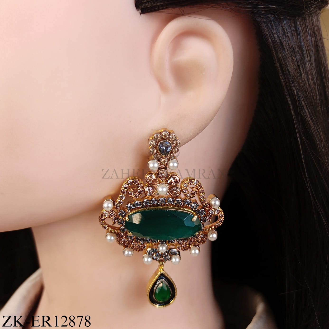 GOLDEN EMERALD CENTRE AND DROP EARRINGS