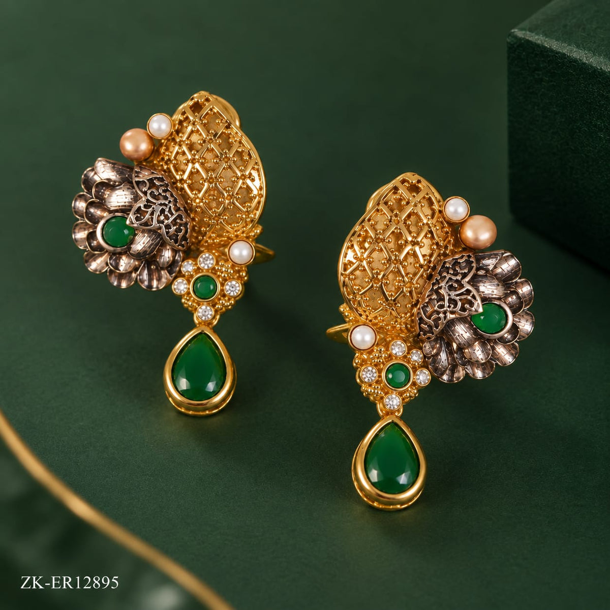 EMERALD DROP EARRINGS