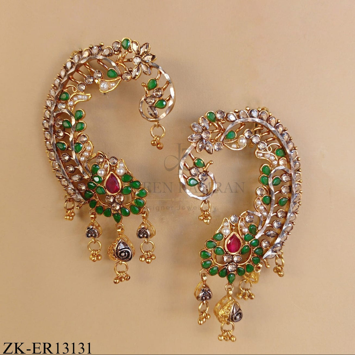 EMERALD CURVED EARRINGS