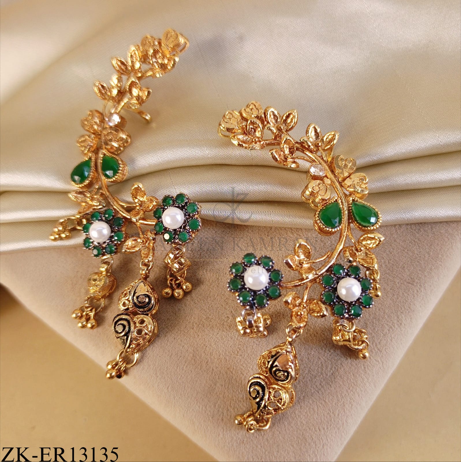 EMERALD FLORET CURVED EARRINGS