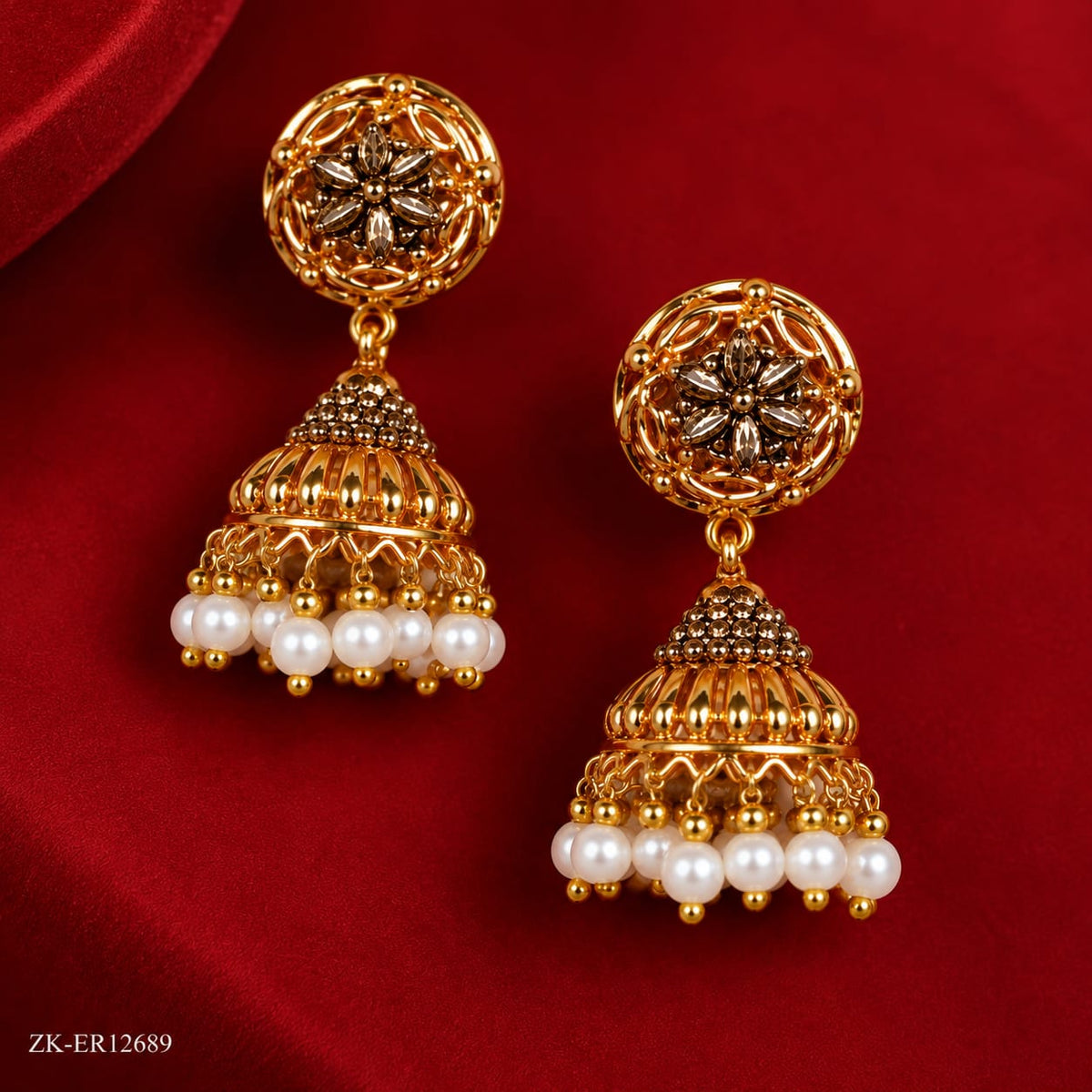 GOLD TONE FLORAL STUD EARRINGS