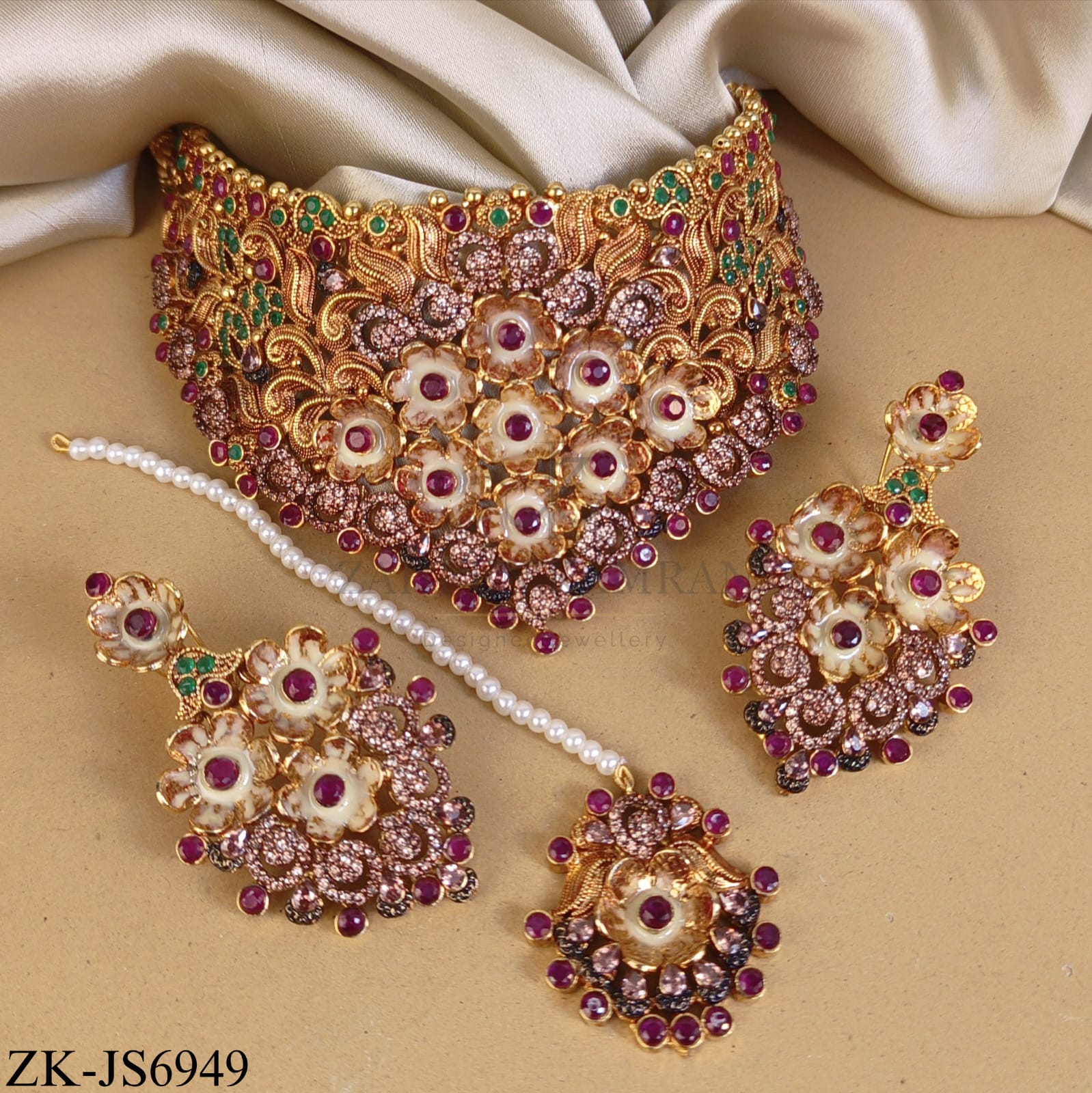 GOLD TONE RUBY FLORAL MOTIF SET