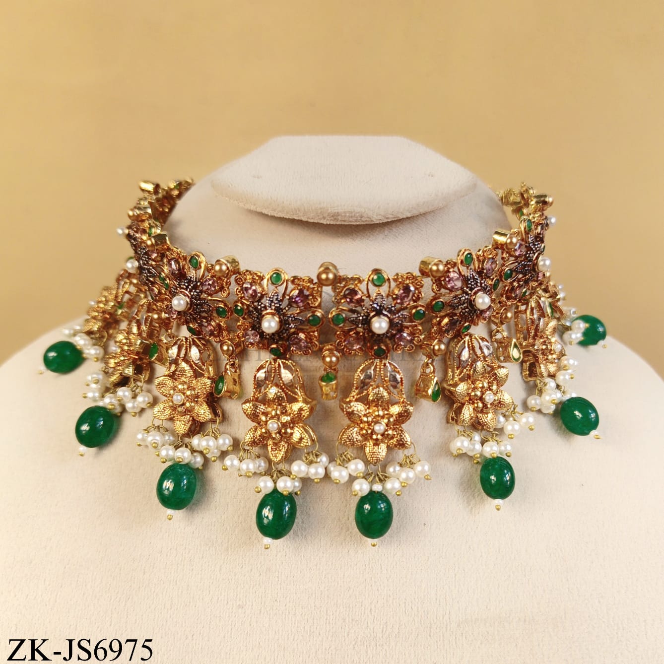 ANTIQUE BLOOM CHOKER SET WITH EMERALD DROP