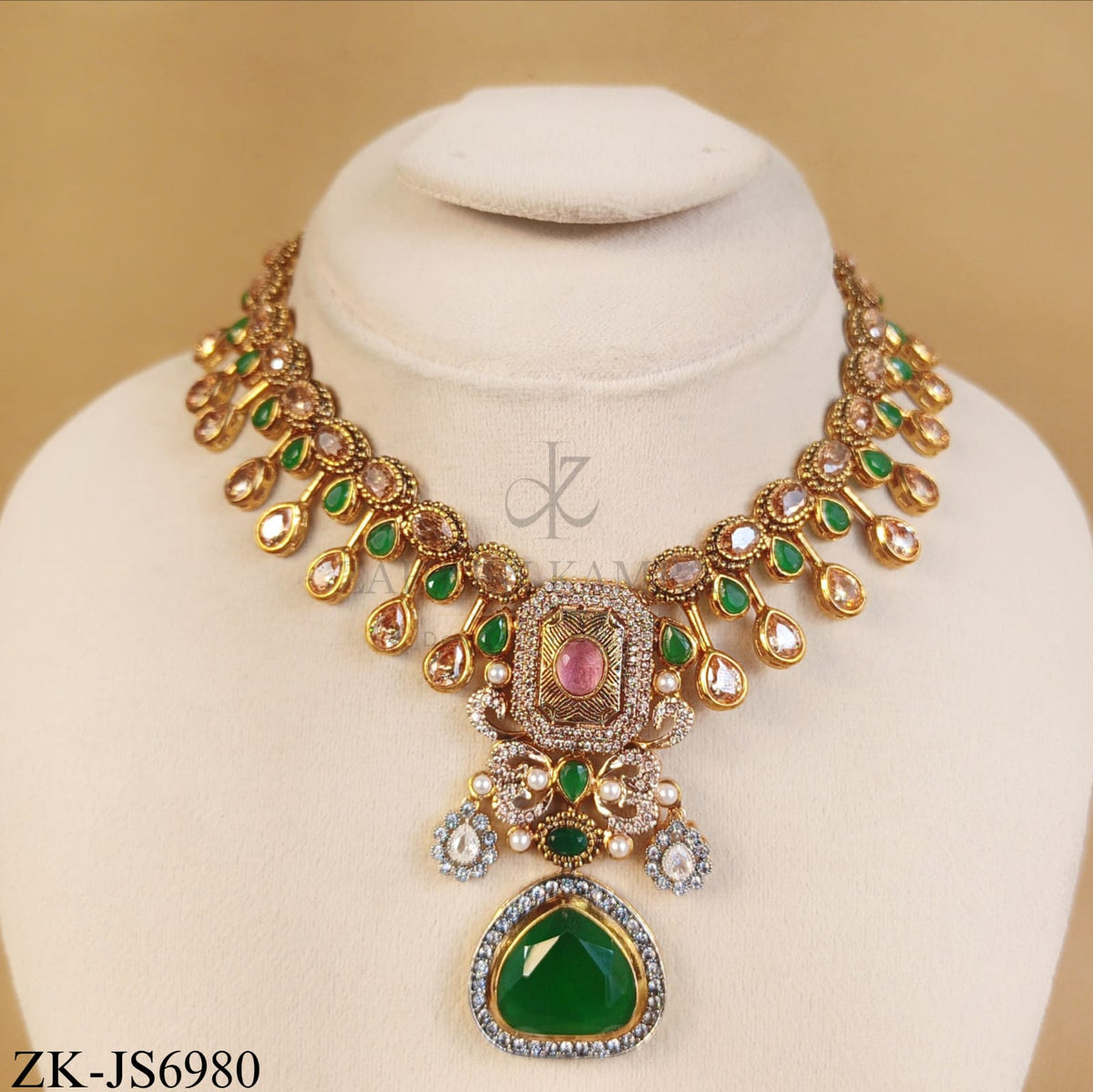 LUXURY PINK ZIRCONIA SET WITH EMERALD CENTERPIECE