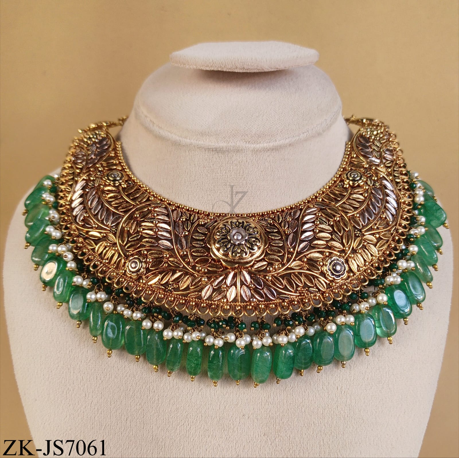 LEAF CUT EMERALD SET