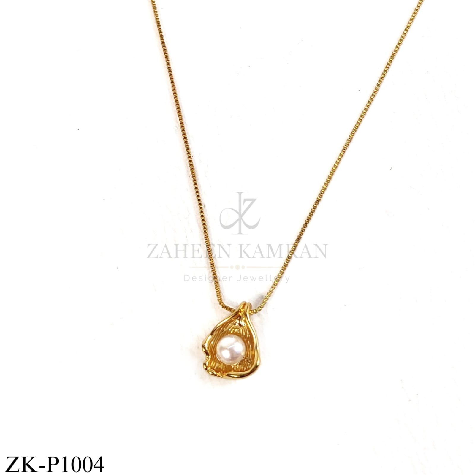 Gold shell-shaped pendant with pearl centre - Zaheen Kamran