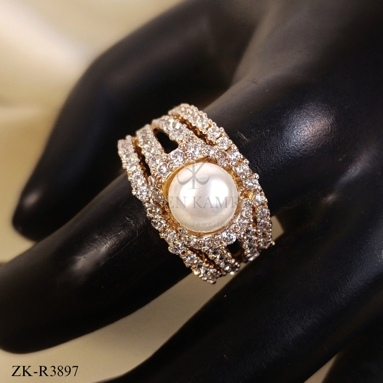 PEARL CENTER HALO WITH ZIRCONS RING