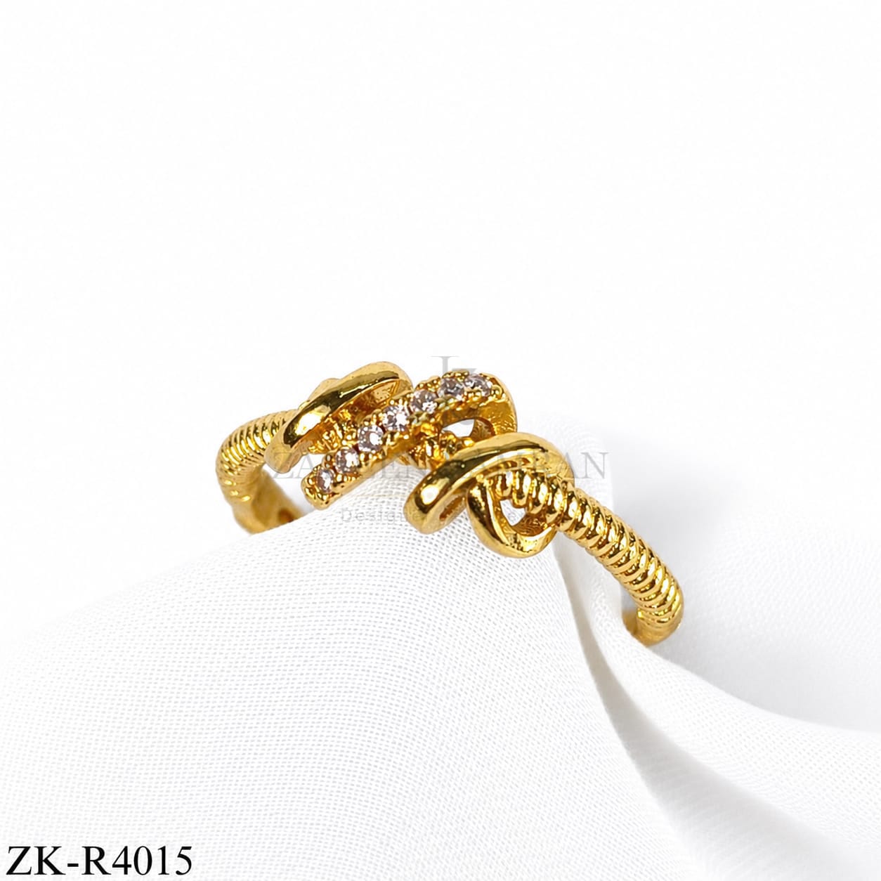 CROSSED BAND RING