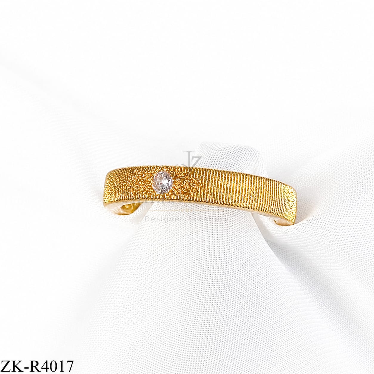 GOLDEN TEXTURED RING
