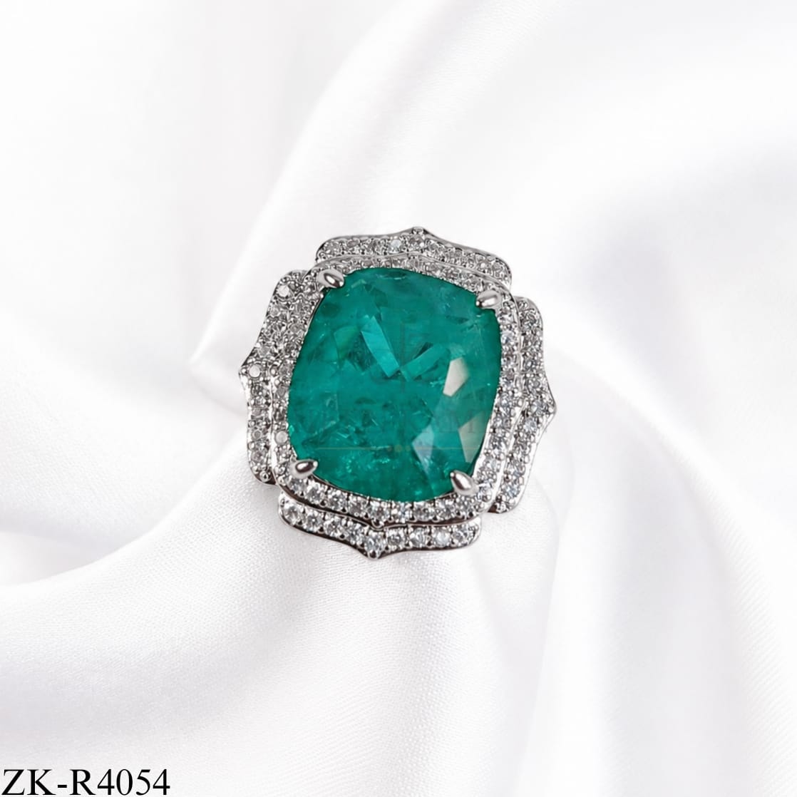 EMERALD ZIRCONIAN RING