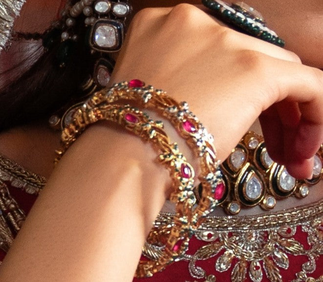 LARA BANGLE