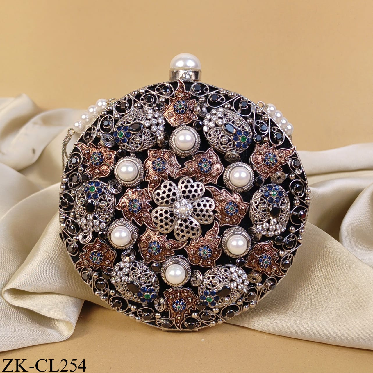 SILVER ROUND FLORAL PATTERN CLUTCH