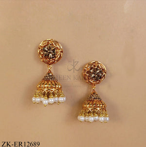 GOLD TONE FLORAL STUD EARRINGS