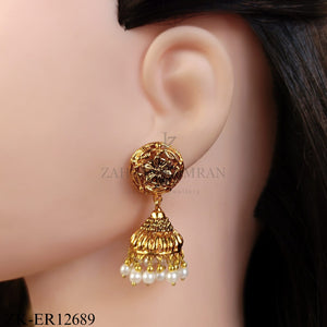 GOLD TONE FLORAL STUD EARRINGS