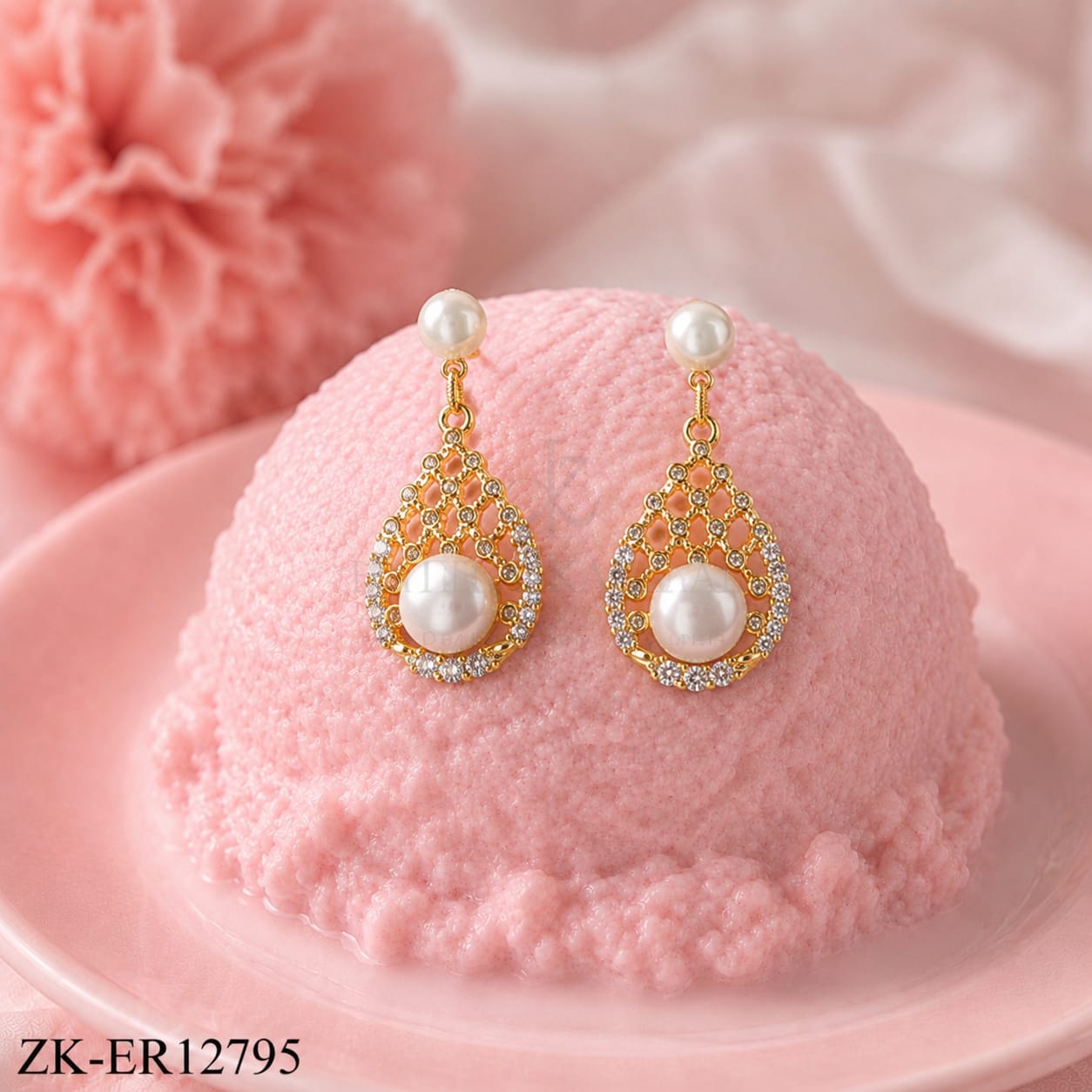 GOLD NET PATTERN EARRINGS WITH PEARLS