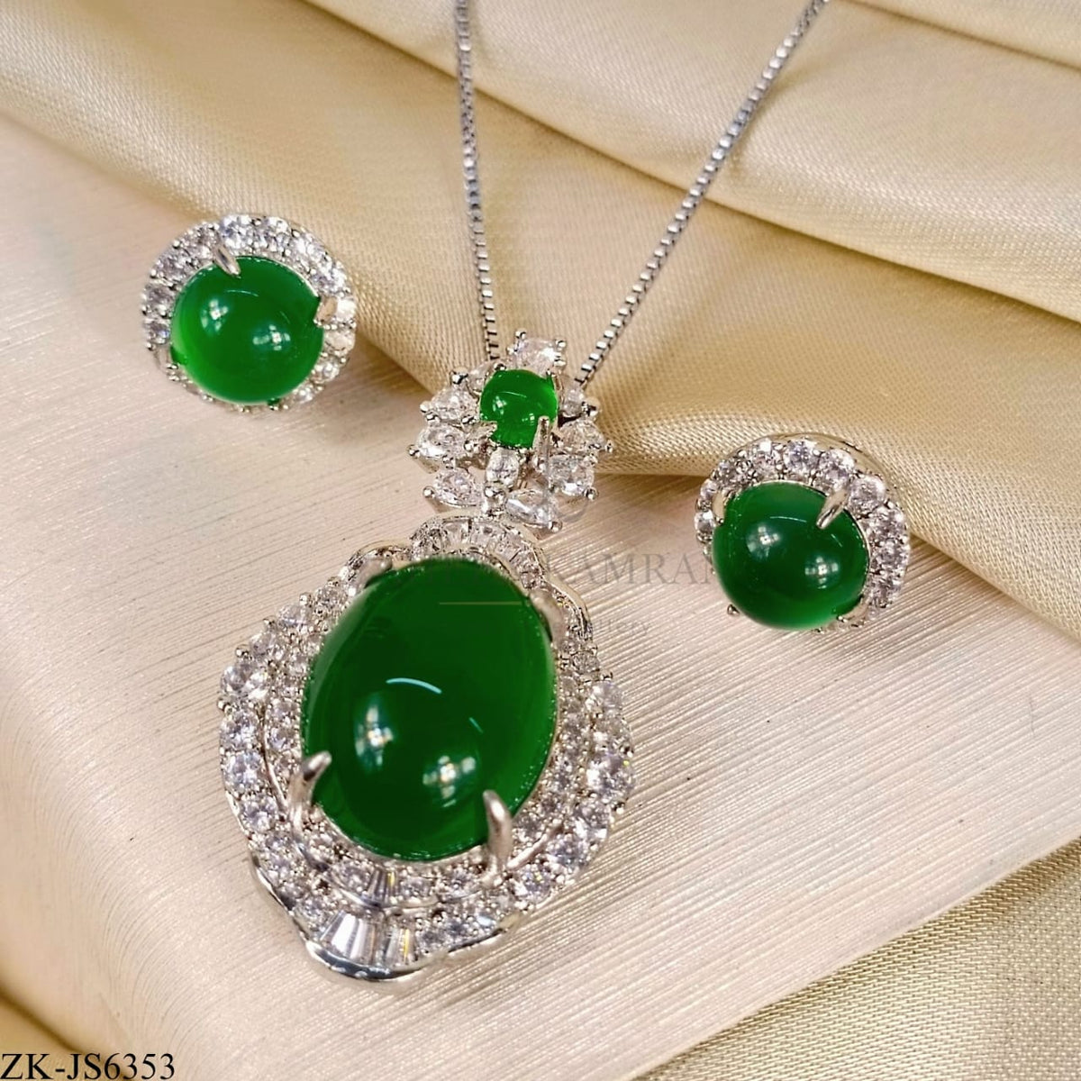EMERALD SILVER SET