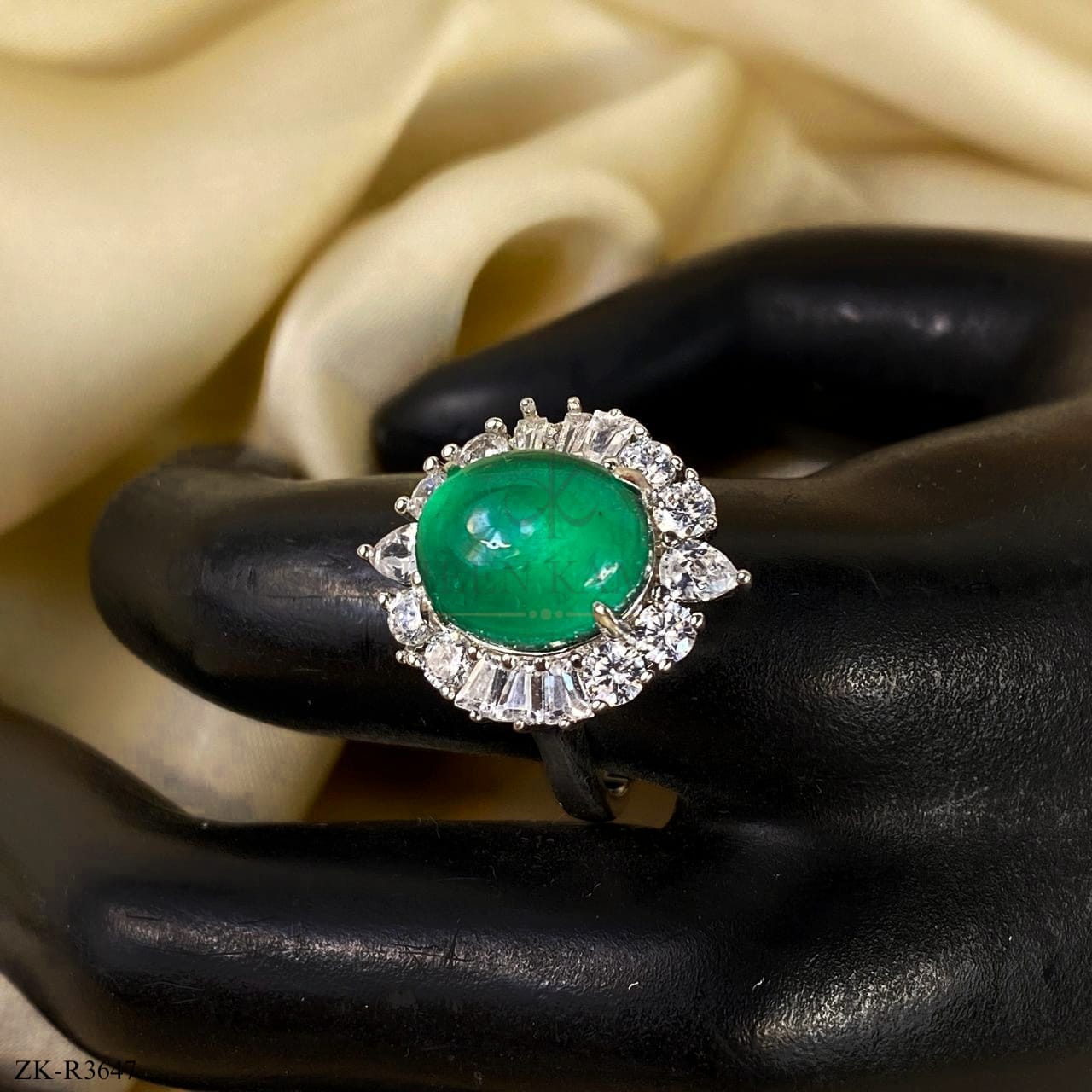 EMERALD SILVER RING
