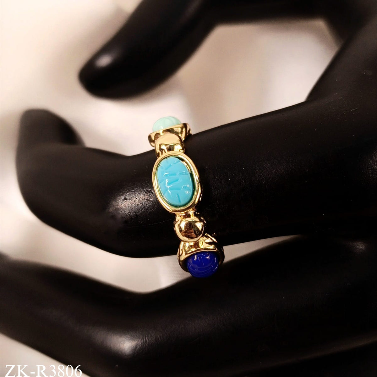 TRIO CARVED RING