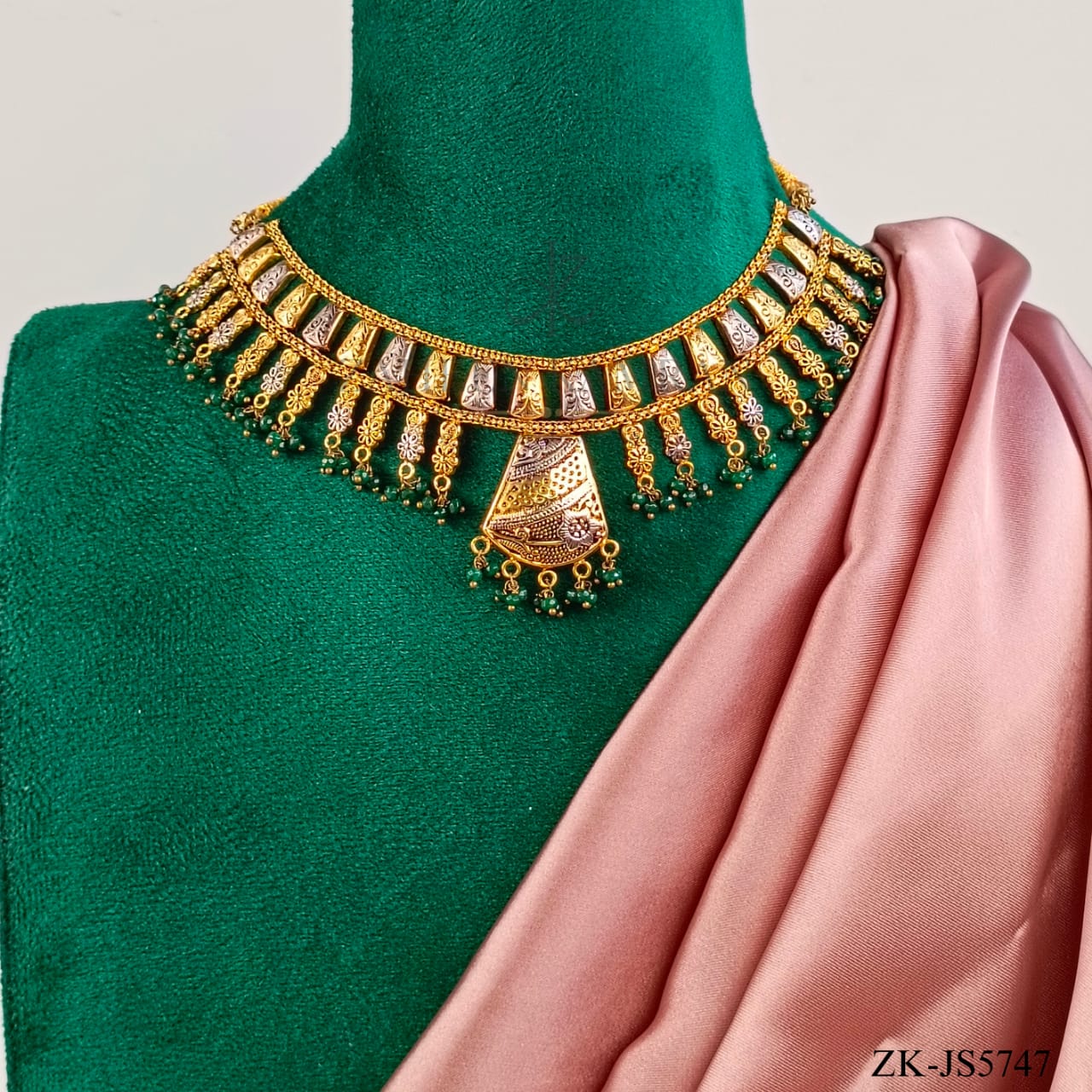 EMERALD SET