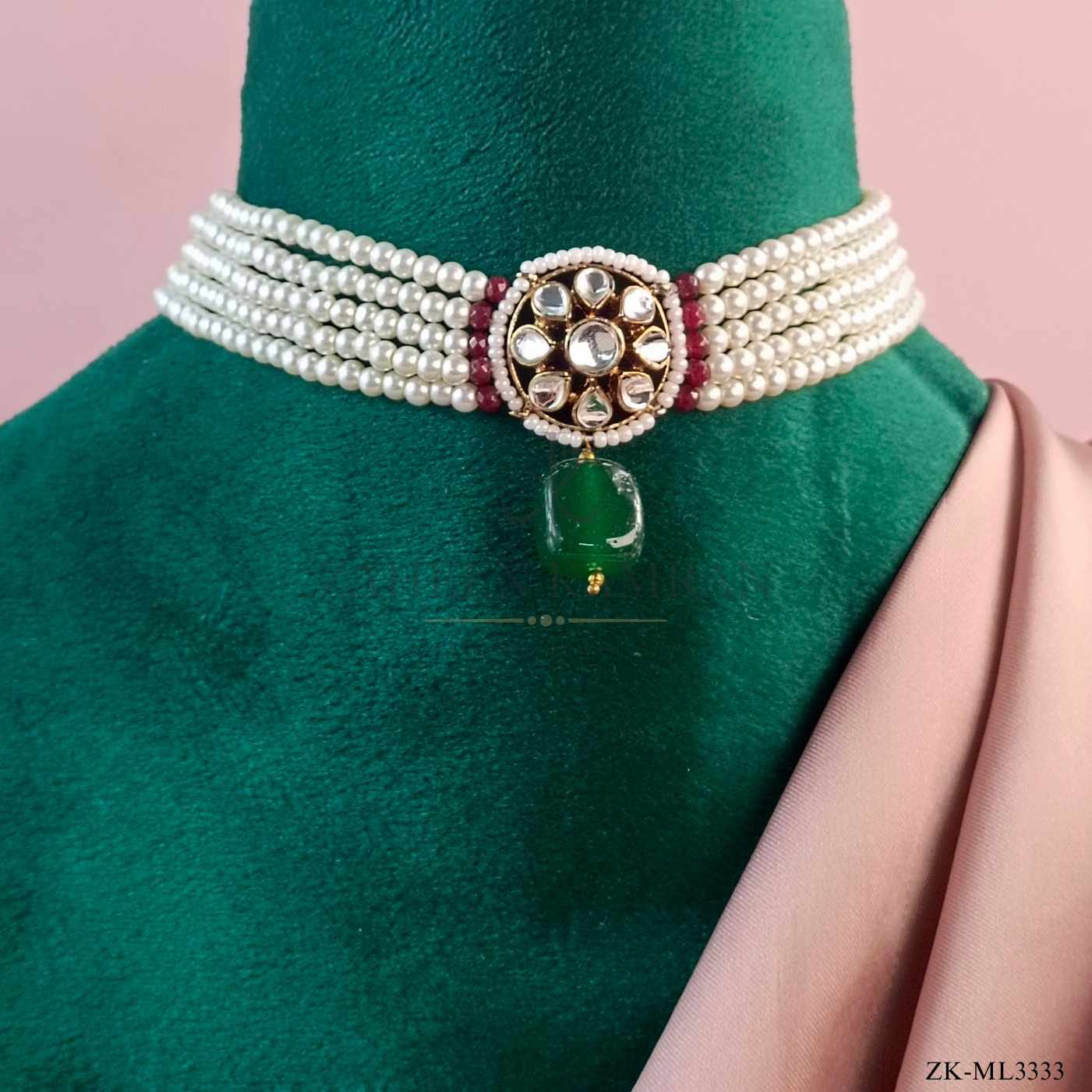 EMERALD CHOKER