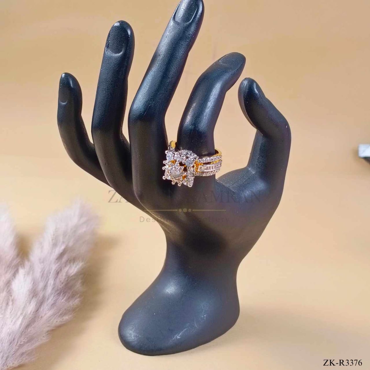 ZIRCONIAN RING