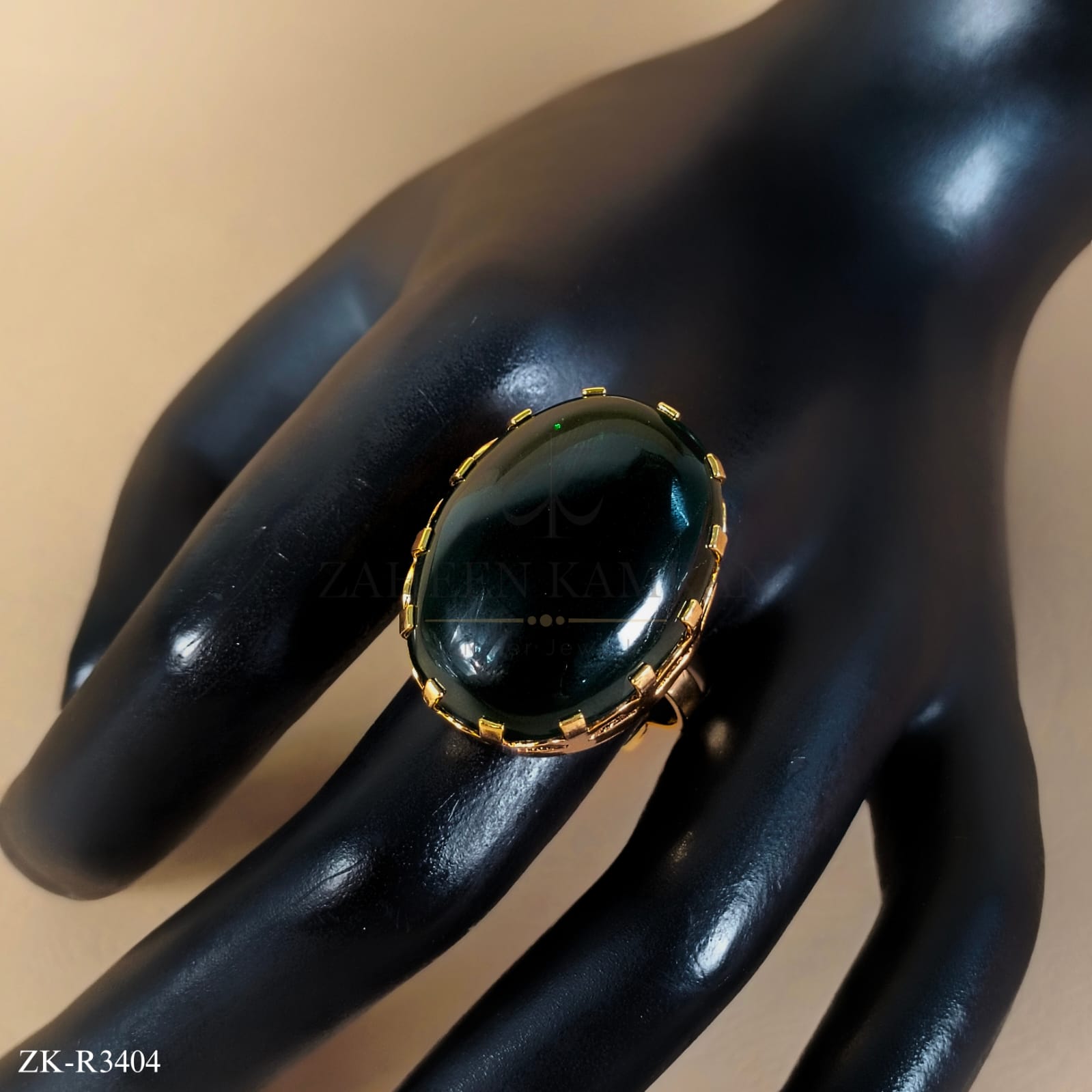 OVAL EMERALD RING
