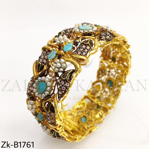 Classic golden bangle