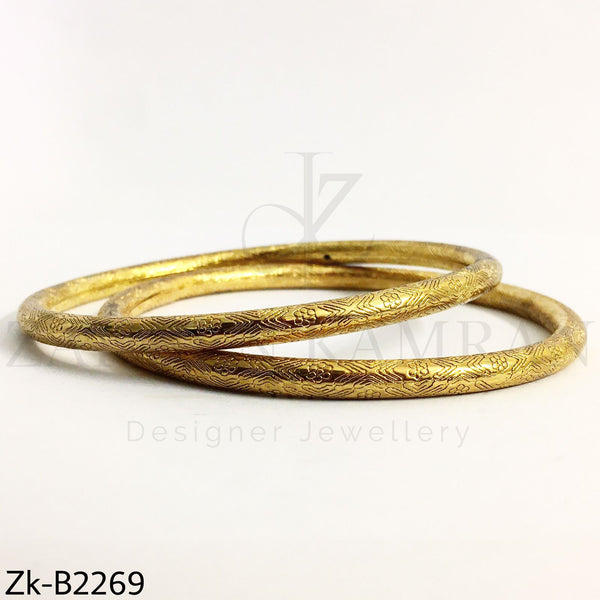 Sleek textured bangles