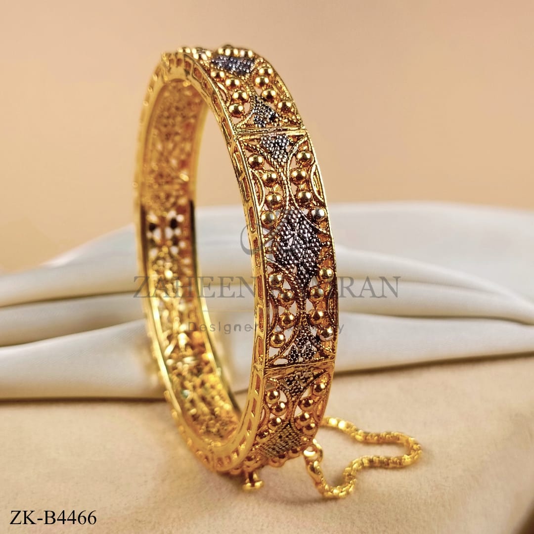 ANTIQUE BANGLE