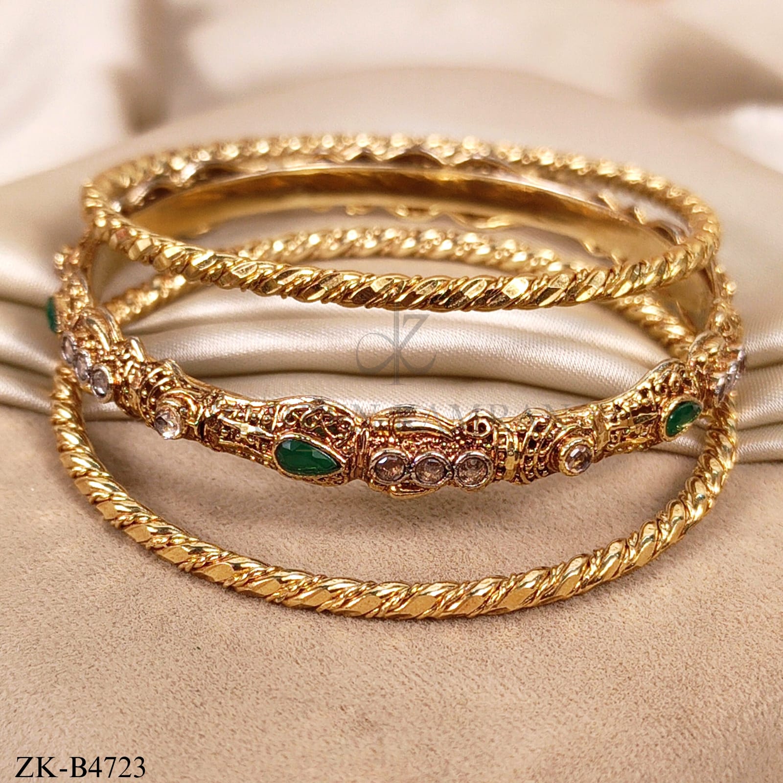 EMERALD TWISTED BANGLES