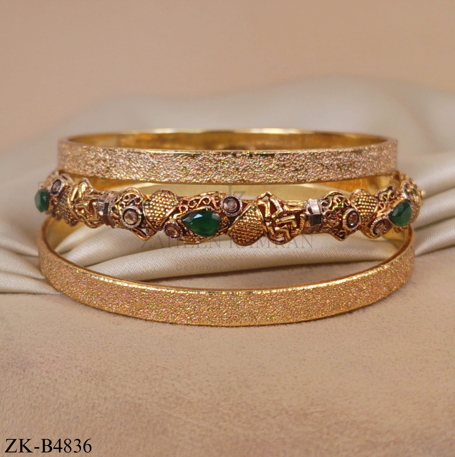 EMERALD INTRICATE BANGLES