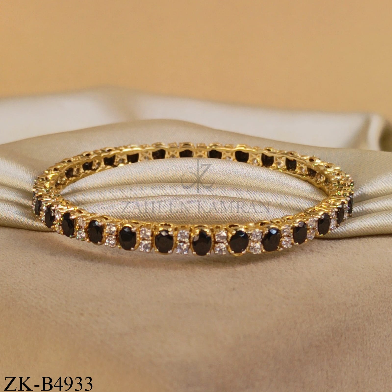 OVATE BLACK ONYX ZIRCONIA BANGLE
