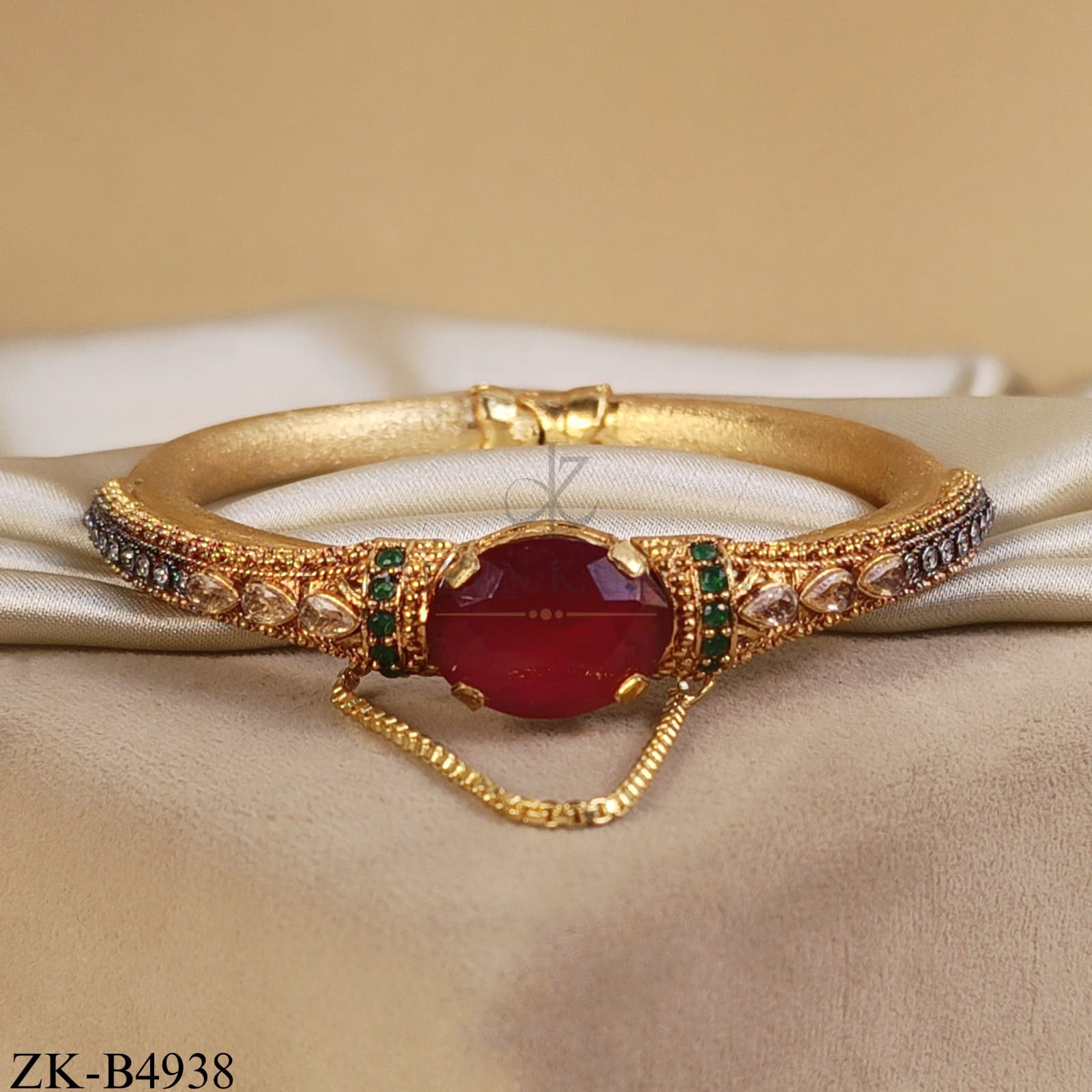 ELEGANT RUBY CENTRE STONE WITH EMERALD CLUSTER BANGLE