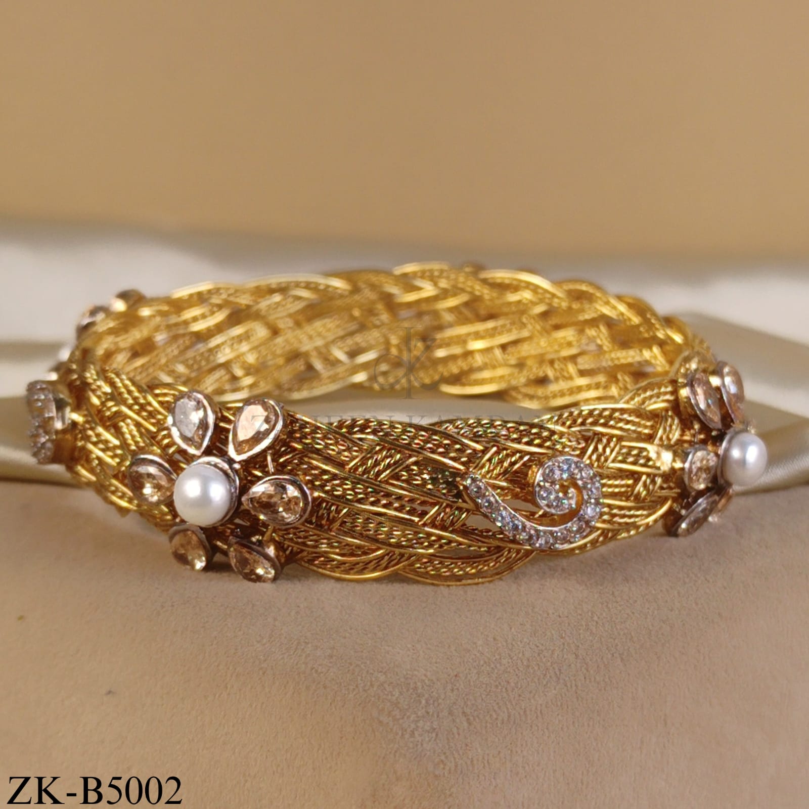 FLORAL CHAMPAGNE BANGLE