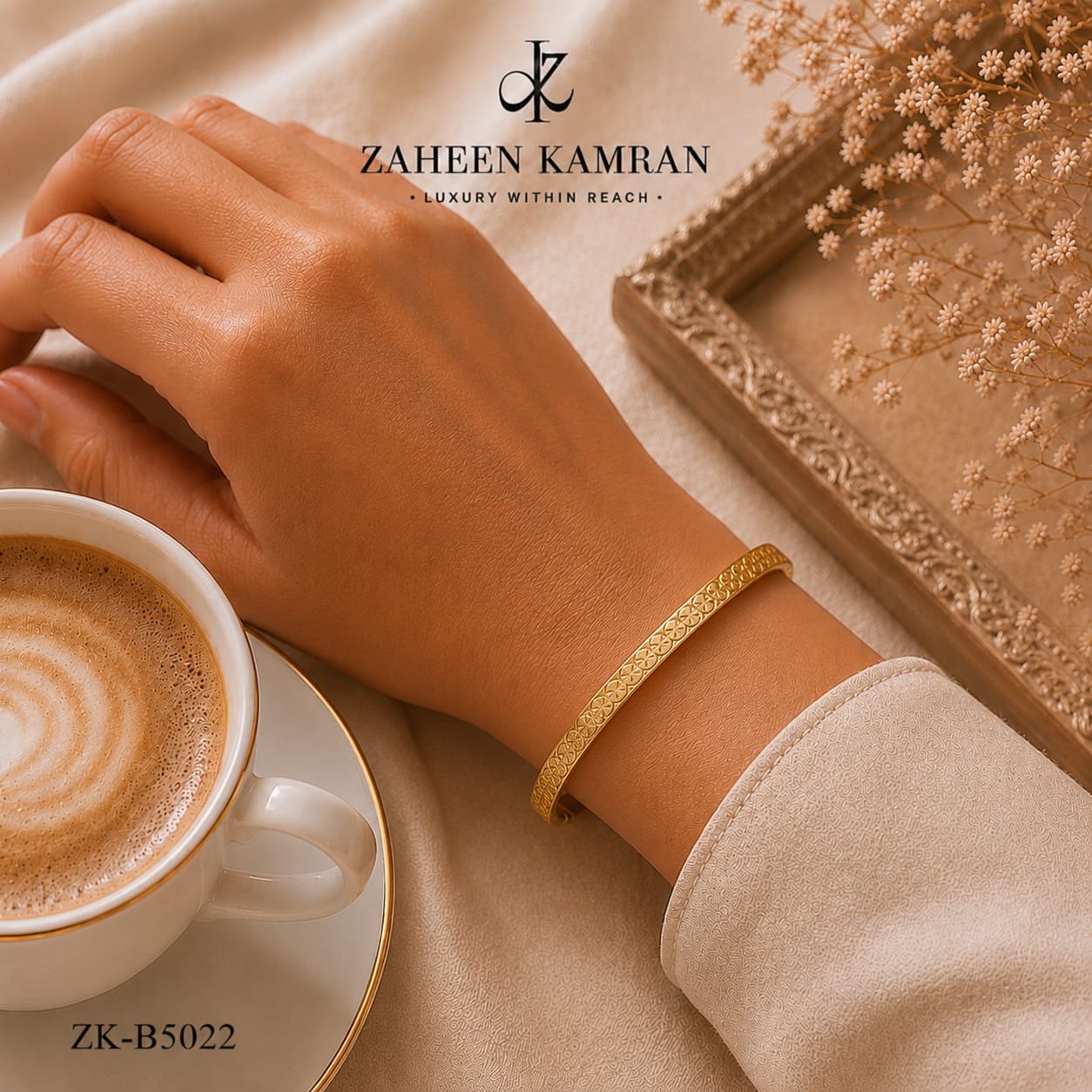 GOLDEN TEXTURED BANGLE