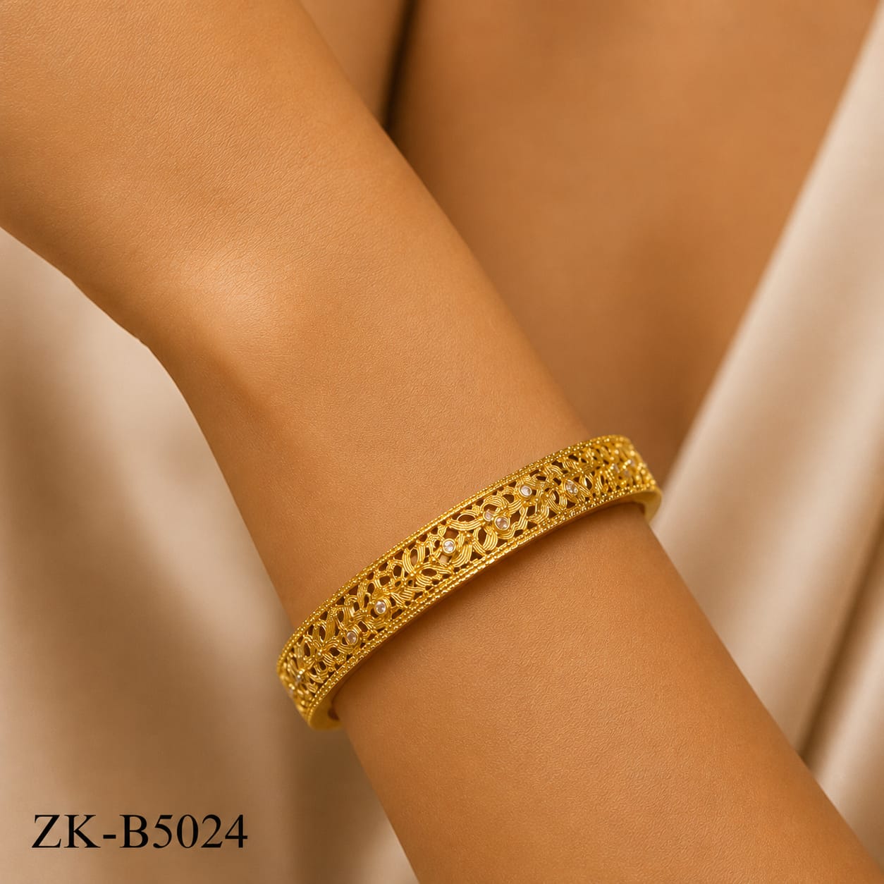 CUTWORK PATTERN BANGLE