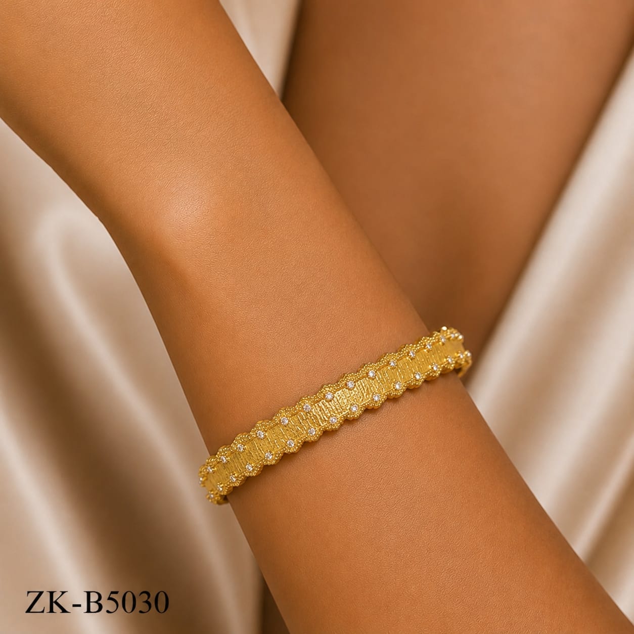 SCATTERED ZIRCONS BANGLE