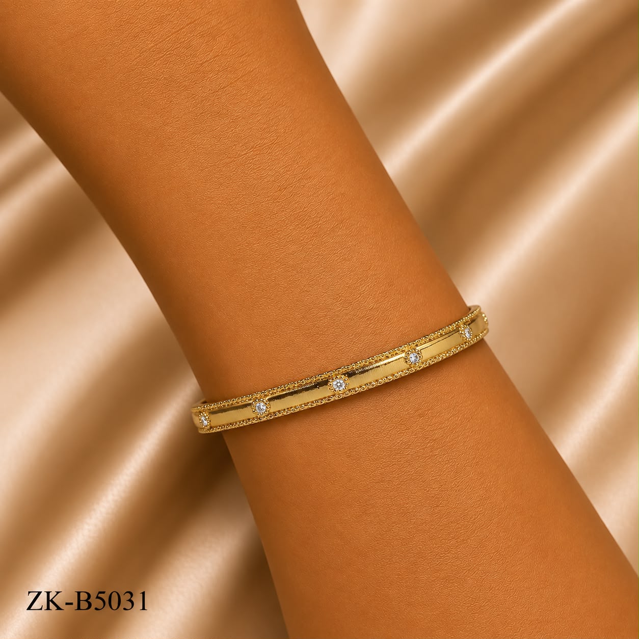 ZIRCONIAN BANGLE – SMOOTH CENTRE