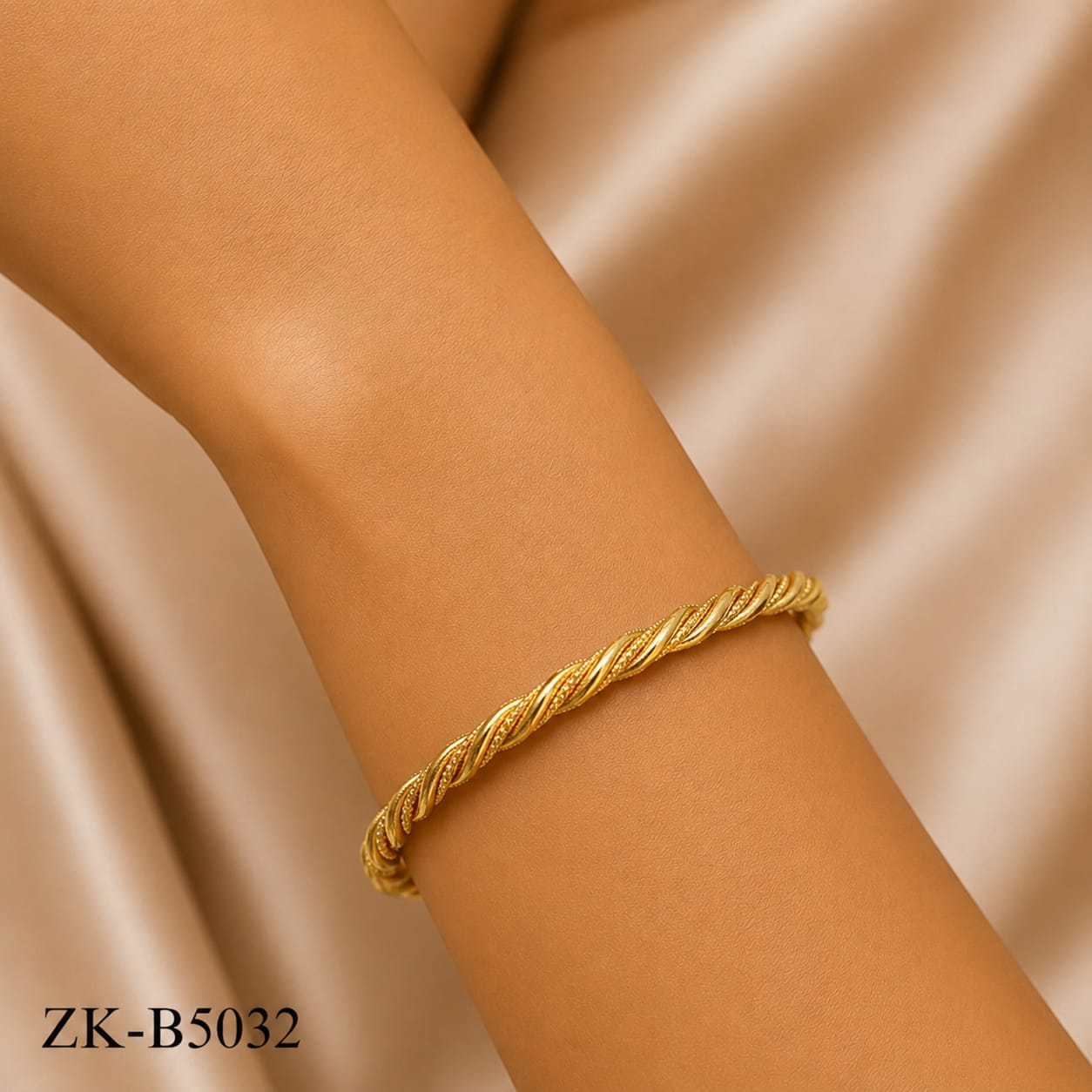 GOLDEN TWISTED BANGLE