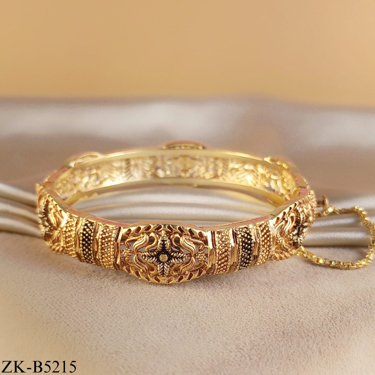 DOLDEN BANGLE