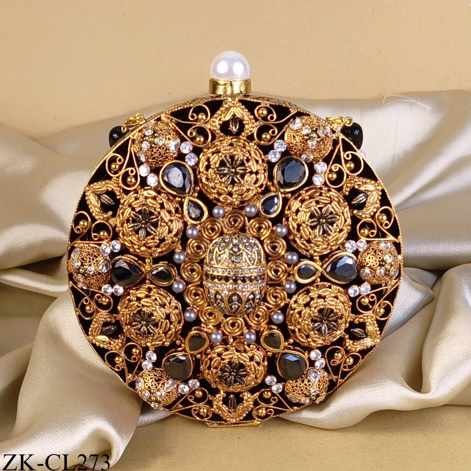 BLACK ROUND CLUTCH