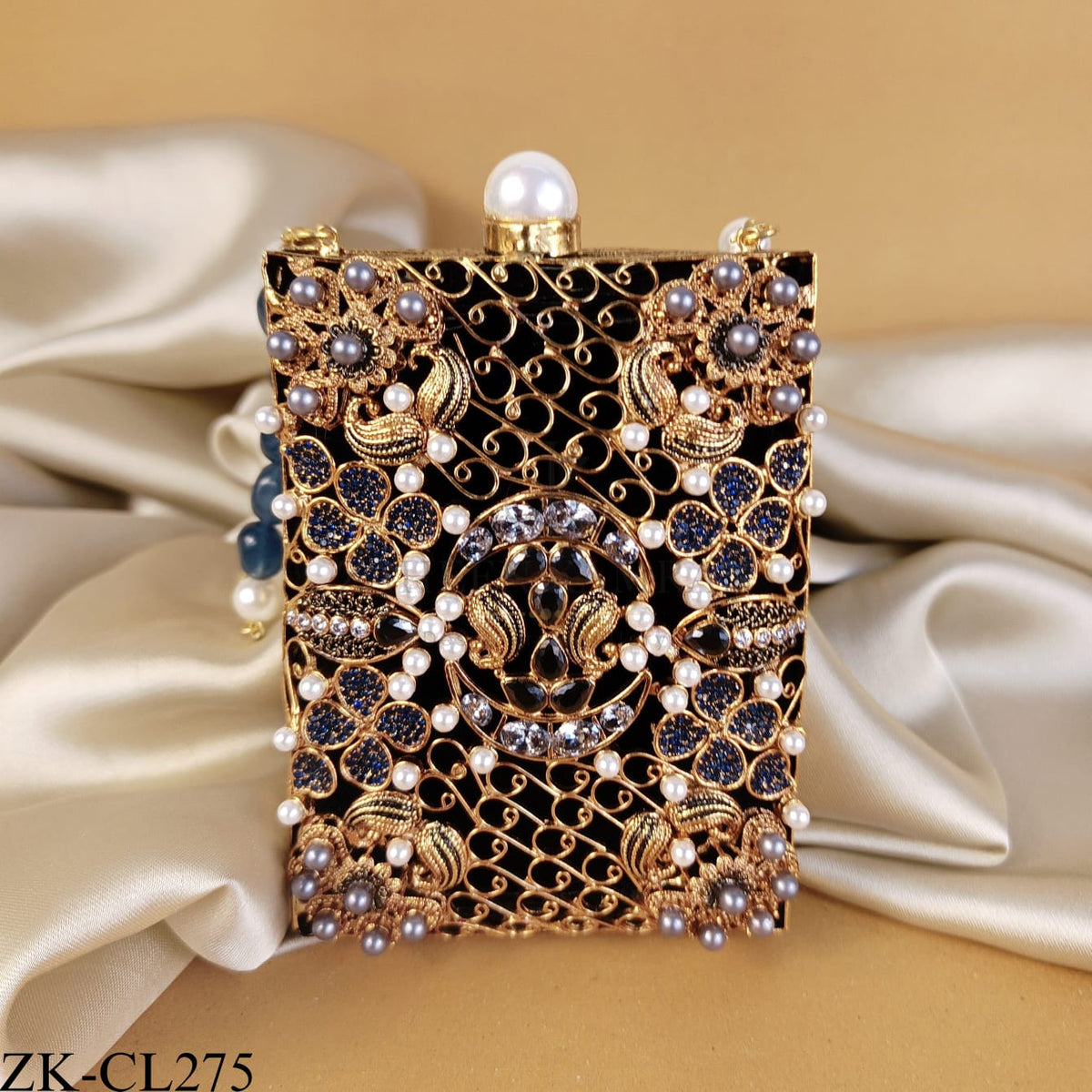 SAPPHIRE PEARLS CLUTCH