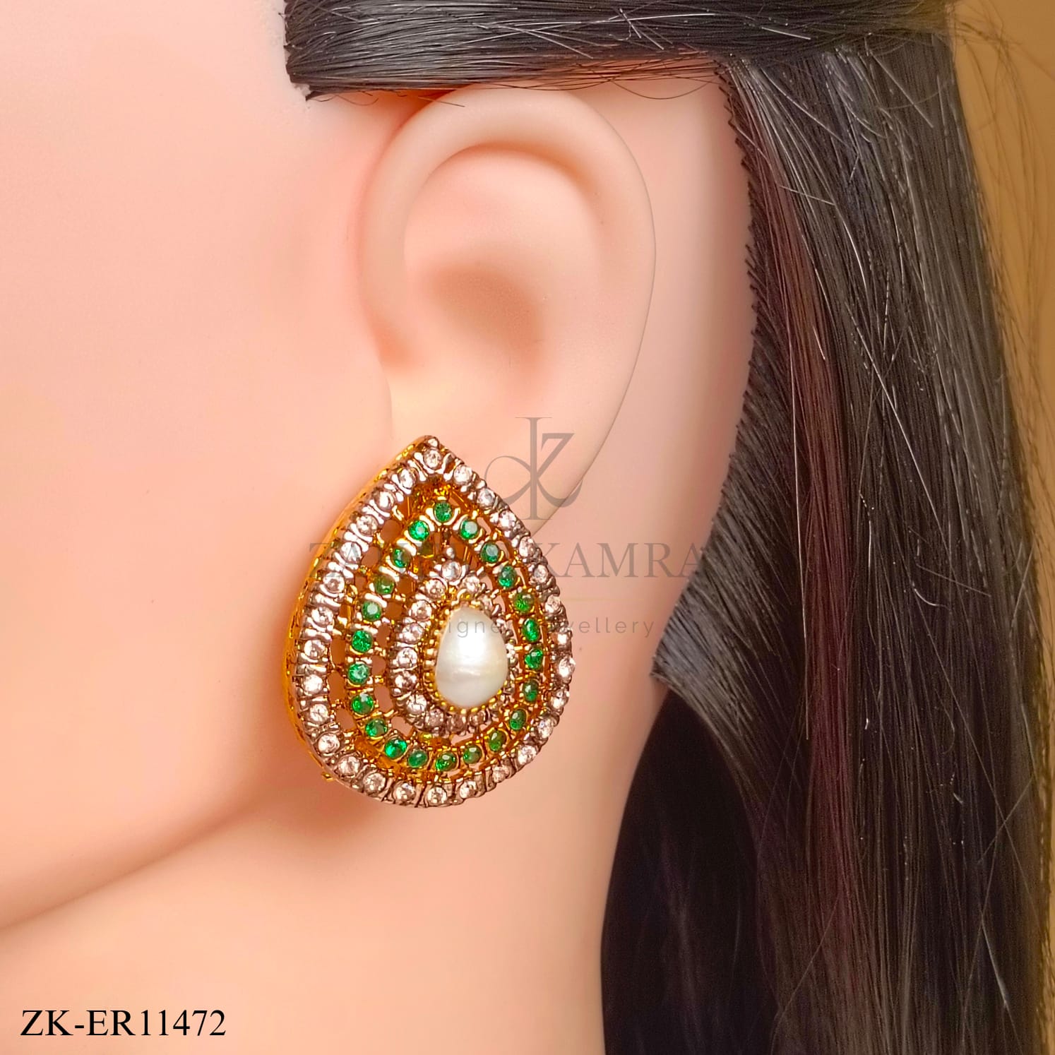 DROP EARRINGS