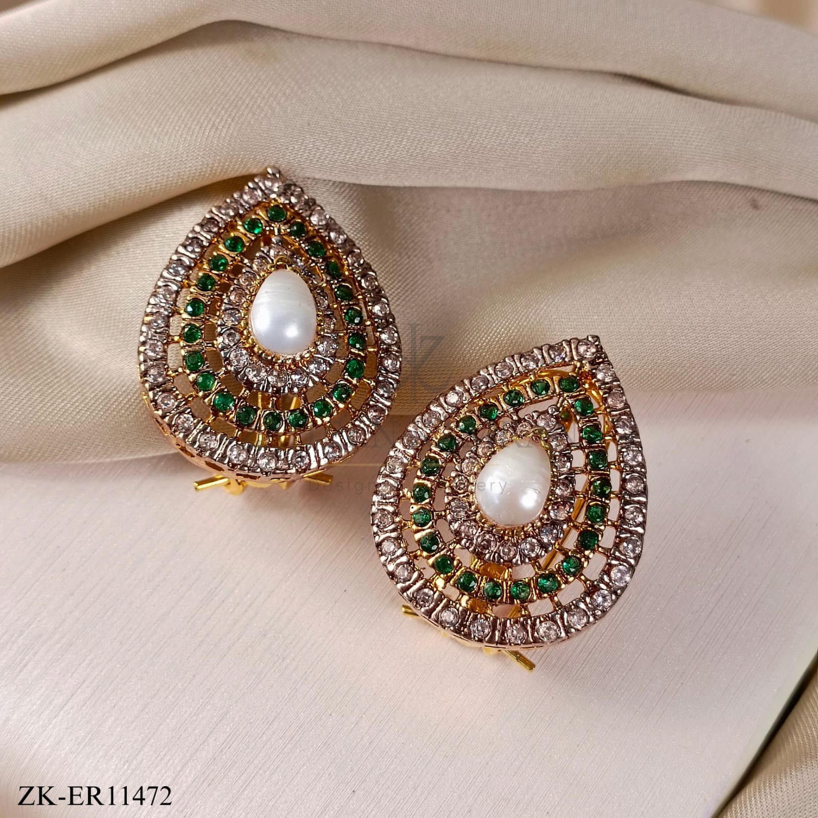 DROP EARRINGS