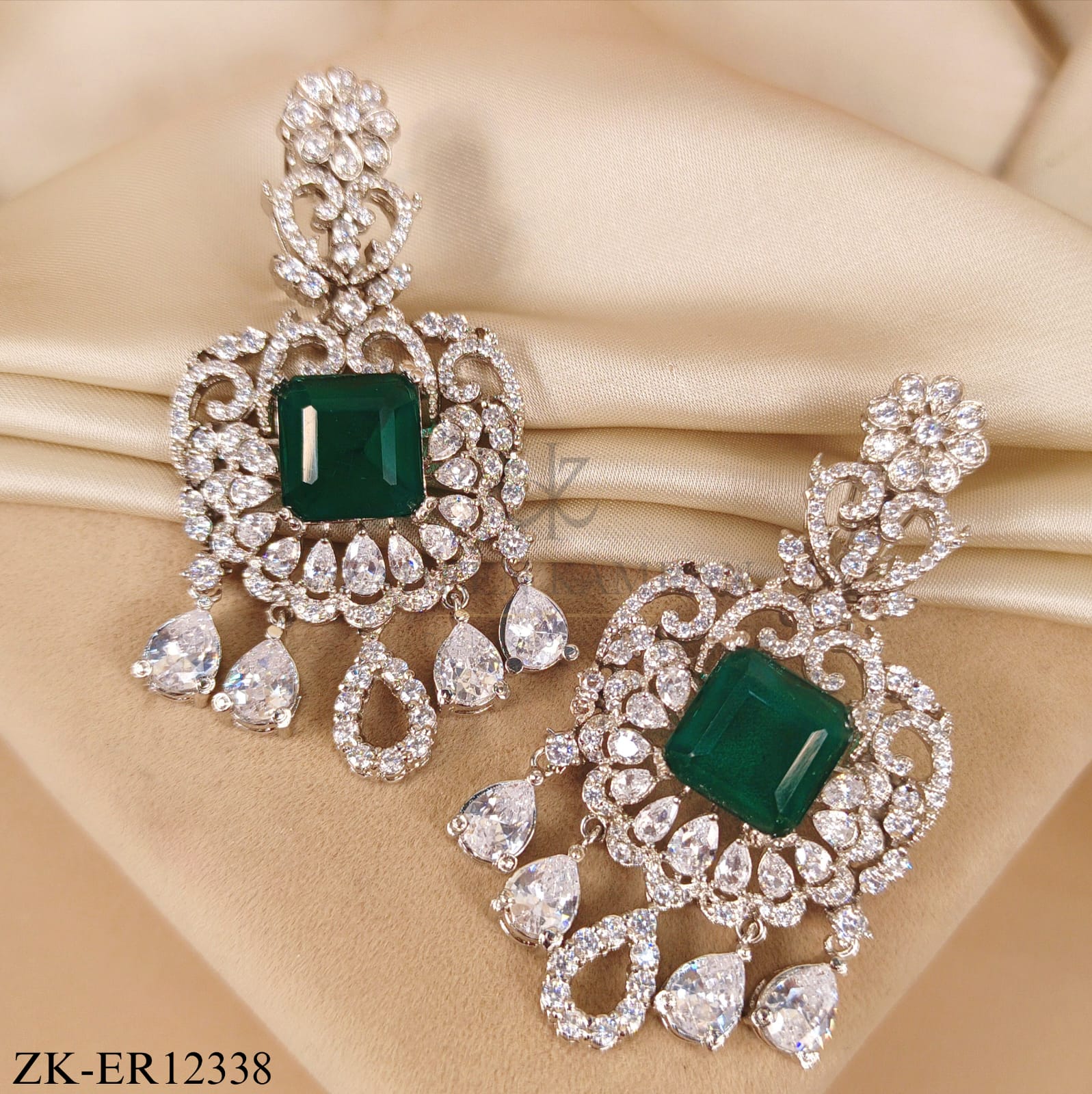 EMERALD GEMS EARRINGS