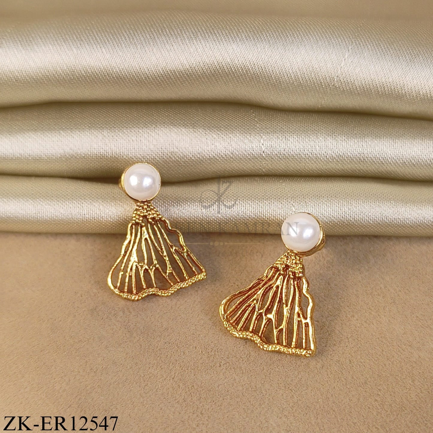 PEARL TOP WITH WING CUT EARRINGS
