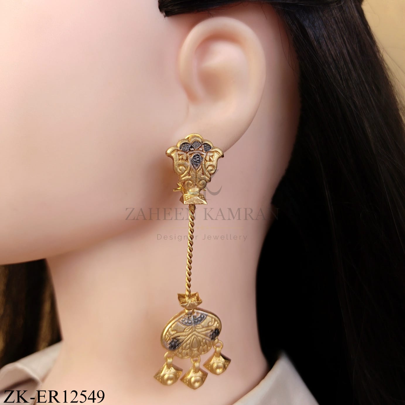 MATTE GOLD MOTIFS EARRINGS WITH DARK INLAY